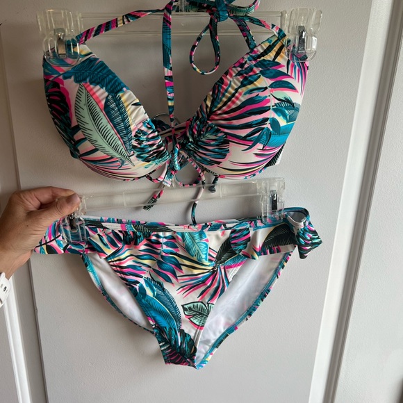 California Waves 2 piece bathing suit D/DD top,cups,underwire XL bottom colorful - Picture 2 of 13